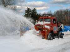 На праздники питерские дороги оказались под снегом