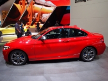 Кабриолет BMW 2-Series заметили без камуфляжа
