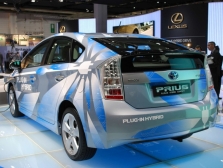 Японцы отложили появление нового поколения Toyota Prius
