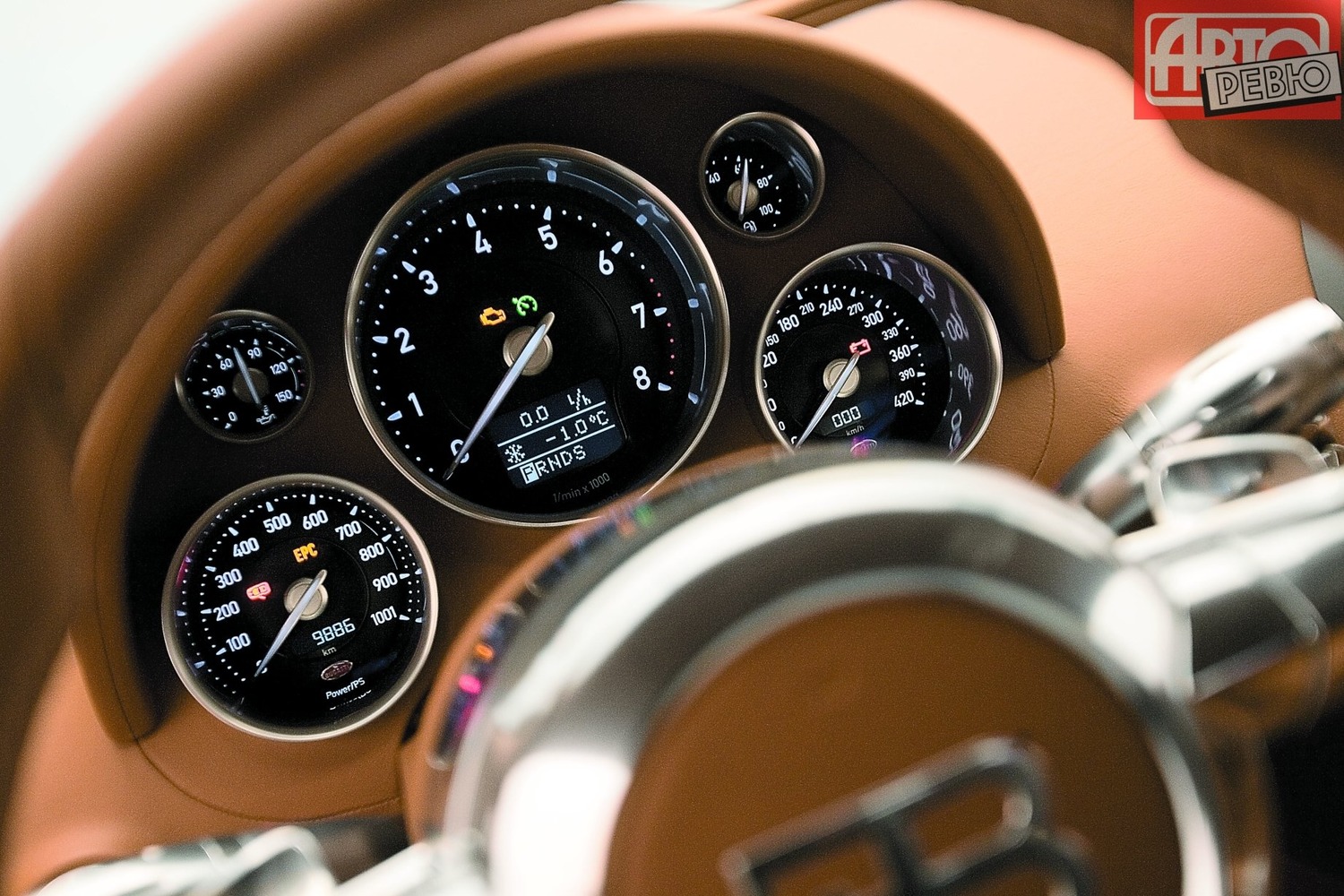 Насколько едешь. Bugatti Veyron приборная панель. Спидометр Бугатти Вейрон. Приборная панель Bugati Veyron. Bugatti Chiron спидометр.